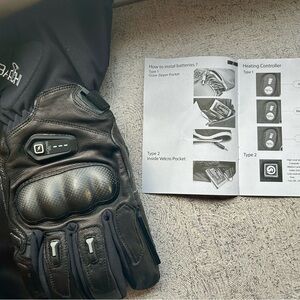Heated Gloves. Men’s Black Motorcycle / Out door Snow- ski gloves Large.